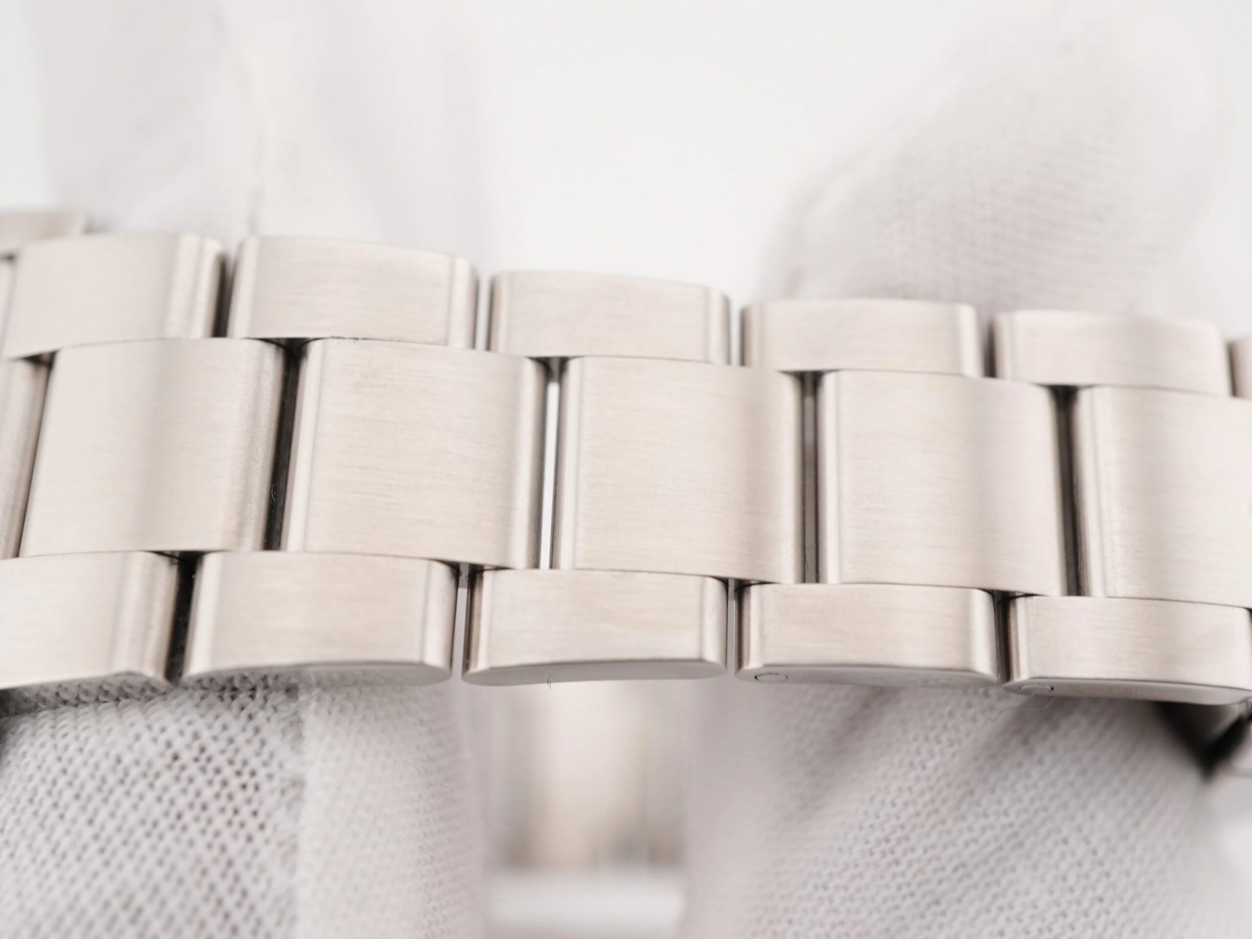 Rolex Oyster Perpetual 39 mm / Dark Rhodium – Oyster – Image 5