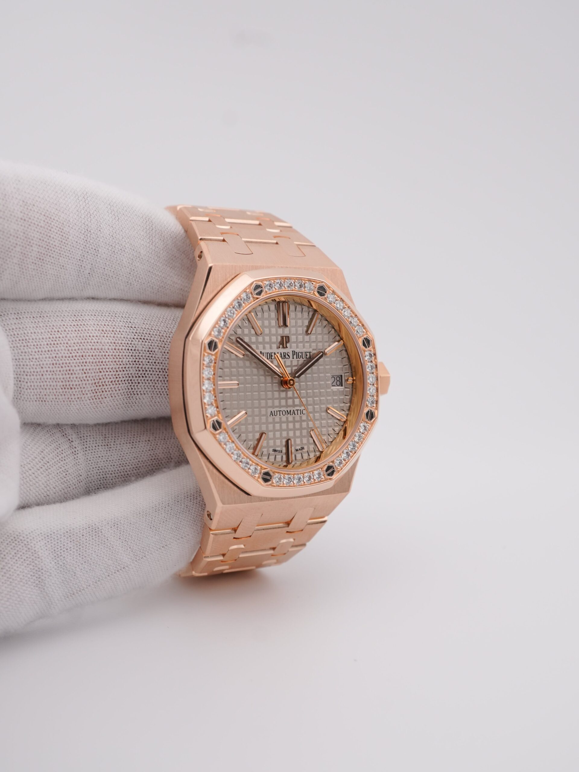 Audemars Piguet Royal Oak 37 mm / Rose Gold Diamond – Image 4