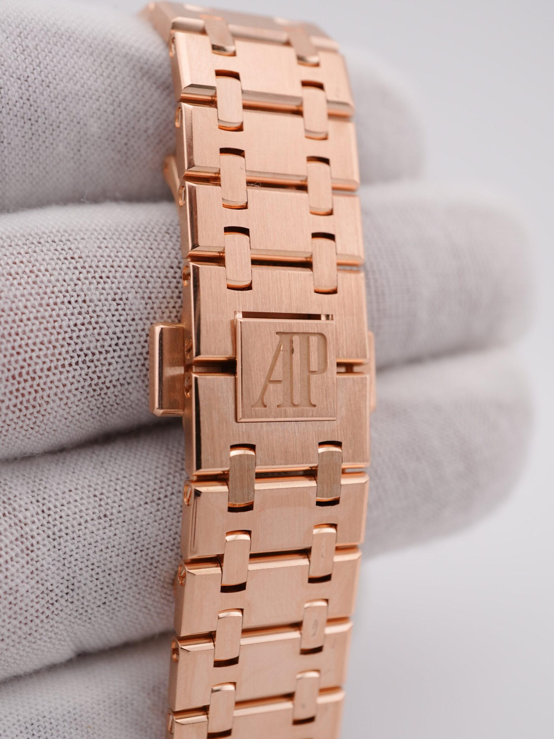 Audemars Piguet Royal Oak 37 mm / Rose Gold Diamond – Image 5